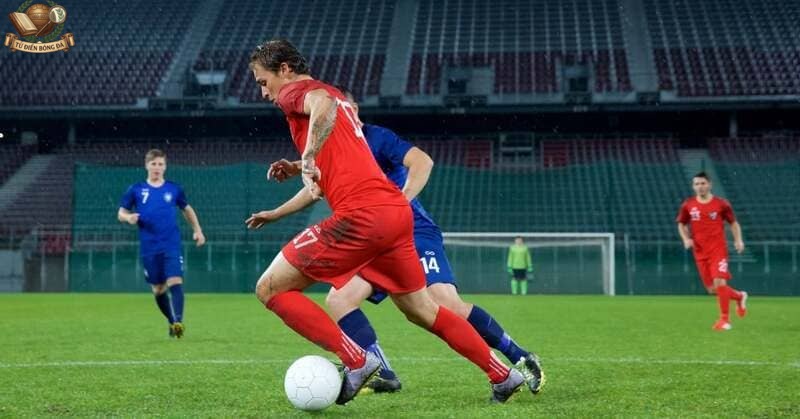 CAM là viết tắt của cụm từ Central Attacking Midfielder