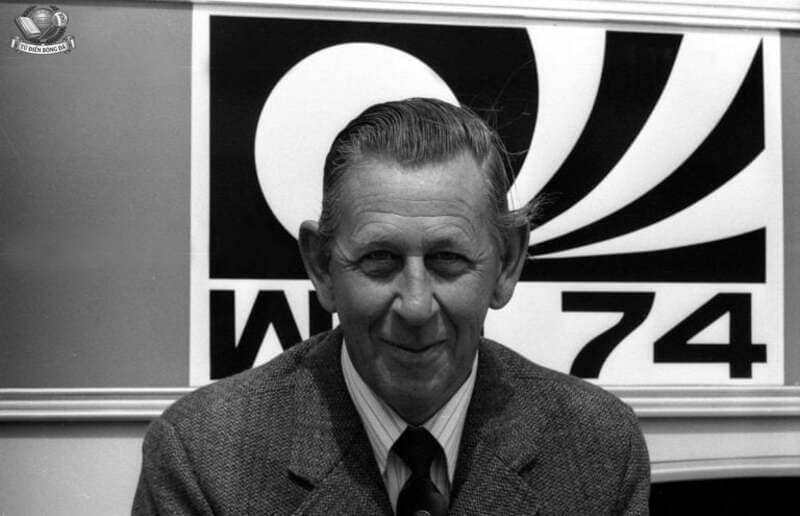 Ken Aston là “cha đẻ” của phát kiến thẻ vàng