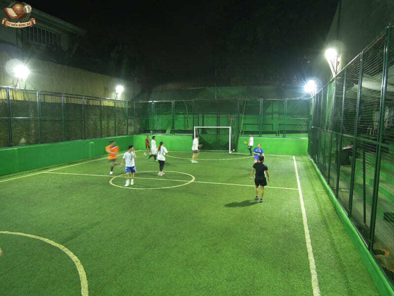 Luật chơi 5 người gồm hai hiệp chính thức, mỗi hiệp kéo dài 20 phút