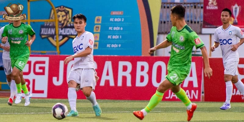 Mỗi đội được phép đăng ký và thay thế tối đa 7 cầu thủ dự bị