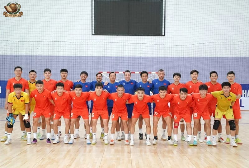 Một tập thể Futsal tiêu chuẩn thường đăng ký từ 12 đến 14 cầu thủ