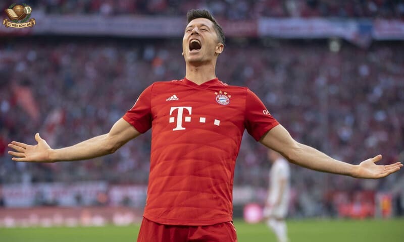 Robert Lewandowski sở hữu kỷ lục vô tiền khoáng hậu - 5 bàn trong 9 phút